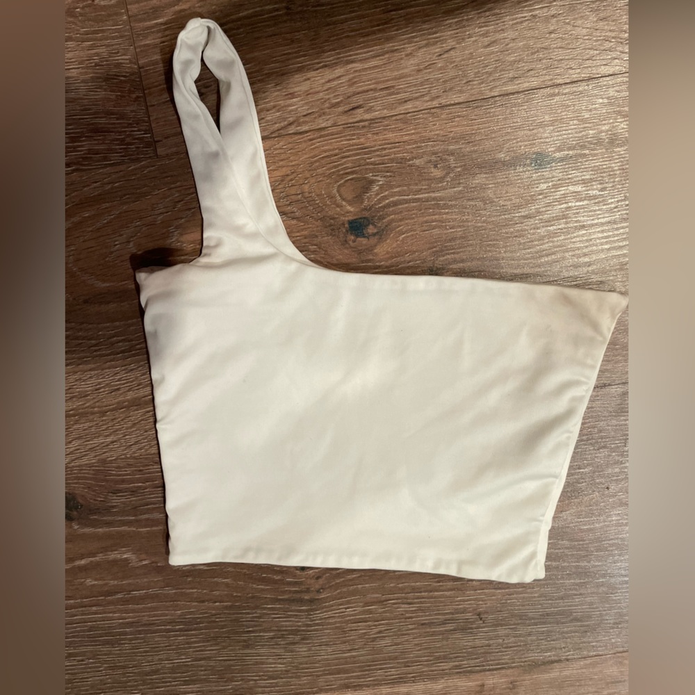 shein xs one sleeve croptop, nice quality not see through and only worn twice.